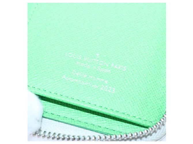 LOUIS VUITTON Monogram LV Portrait Zippy Vertical Wallet M82590 LV Auth 92757SAM White - view 9