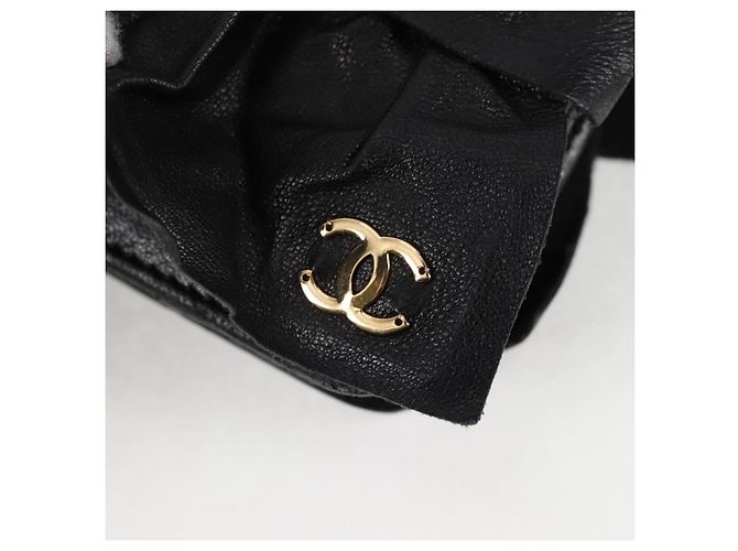 CHANEL Borsa a Mano con Catena in Pelle di Agnello Nera Oro CC Auth yk18016M Nero D'oro - vista 20