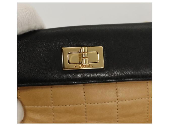 CHANEL Borsa a Mano Choco Bar in Pelle di Agnello Beige Nera CC Auth 123516V Nero - vista 18