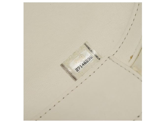 CHANEL V Stitch LA PAUSA Borsa a Spalla con Catena in Pelle Bianca CC Auth bs23014SAV Bianco - vista 12
