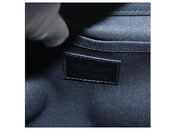 LOUIS VUITTON Borsa a Mano Taiga Steamer PM Nera M30339 LV Auth EC951SM Nero - vista 22