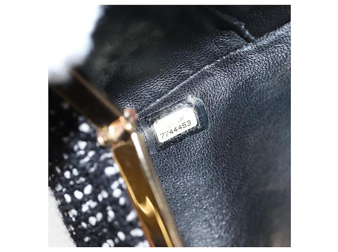 CHANEL Clutch in Tweed Nero Oro CC Auth 124606SAV D'oro - vista 10