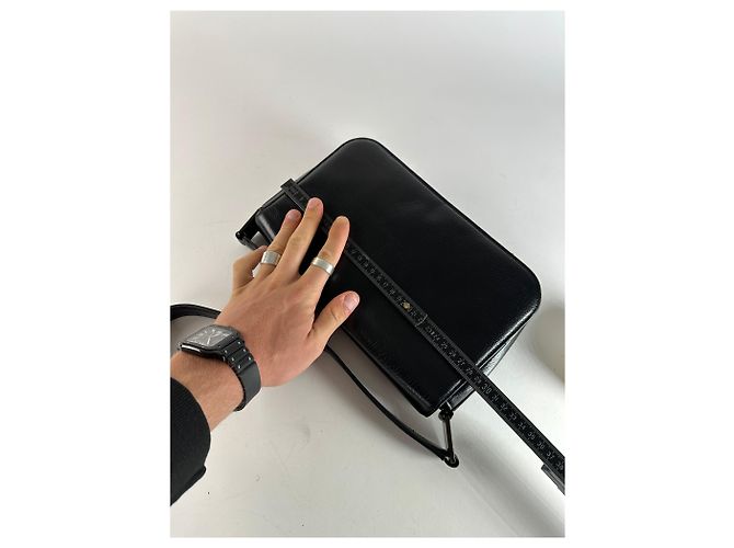 Vintage Givenchy Schultertasche aus Leder schwarz - Ansicht 8