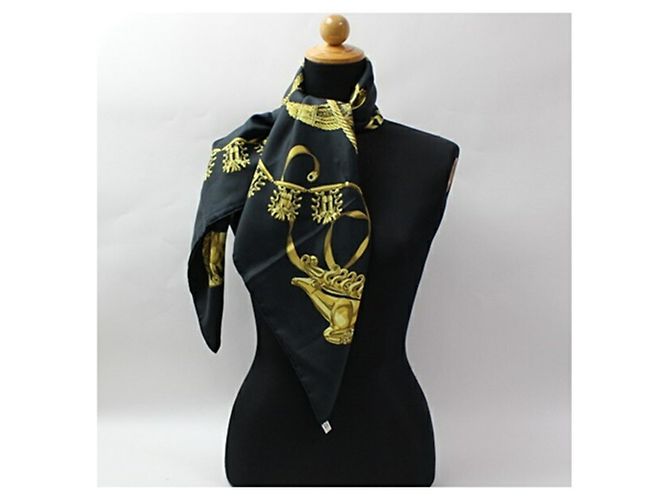 Bufanda de seda Hermès - LOS CAVALEROS DE ORO Negro Amarillo - vista 4