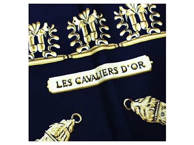 Bufanda de seda Hermès - LOS CAVALEROS DE ORO Negro Amarillo - vista 6