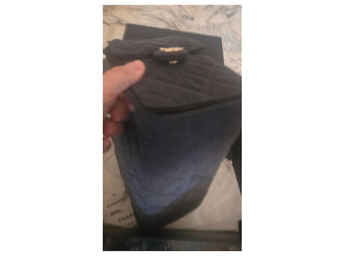 Timeless Borsa a mano Chanel 25 Small in denim nero - vista 2