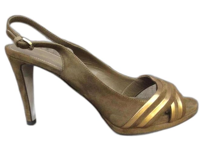 Décolleté Sergio Rossi in suede beige con dettagli dorati - vista 2