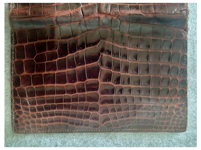 Portefeuille Hermès en cuir de crocodile porosus marron - vue 16