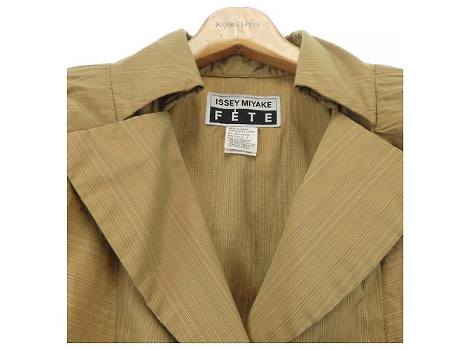 Abrigo ISSEY MIYAKE Castaño - vista 4