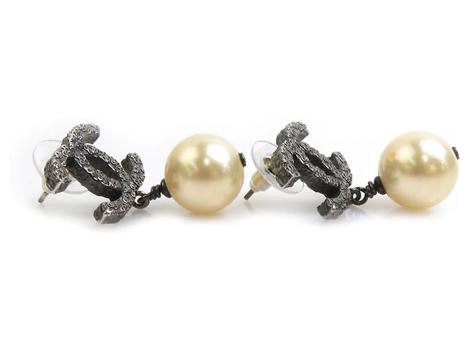 Orecchini in metallo gun e bianco sporco di Chanel Metallico - vista 2