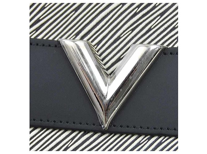 Clutch in pelle Epi Louis Vuitton Nero Argento - vista 10