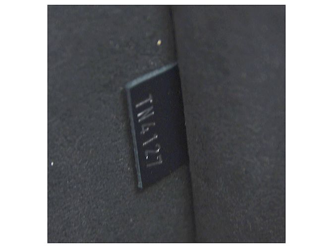 Clutch in pelle Epi Louis Vuitton Nero Argento - vista 11