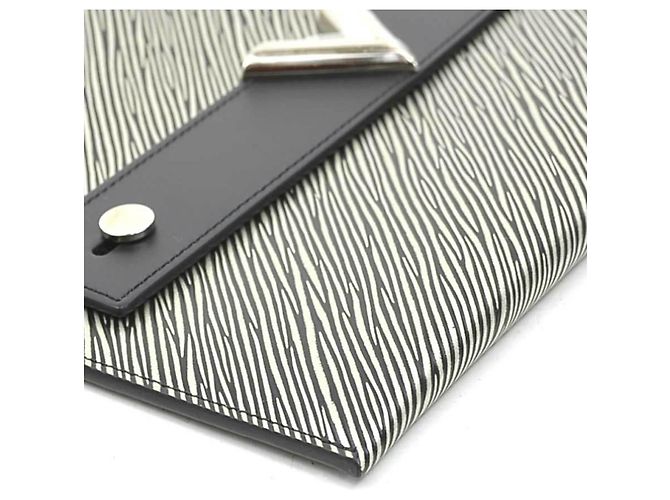Clutch in pelle Epi Louis Vuitton Nero Argento - vista 7