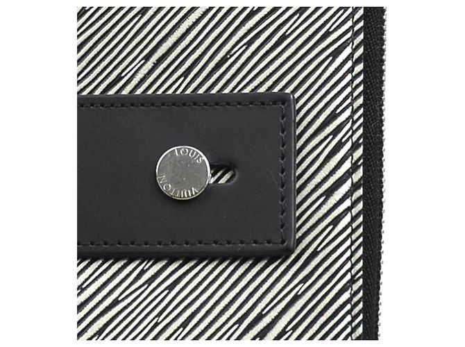 Clutch in pelle Epi Louis Vuitton Nero Argento - vista 9