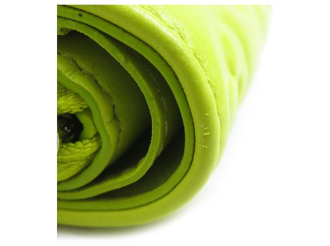 Portafoglio bi-fold Louis Vuitton in verde e giallo - vista 6