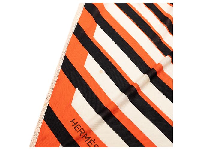 Foulard in seta Hermès Arancione Triangolare H Au Galop Rosso - vista 7