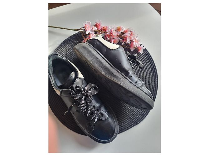 Sneakers in pelle nera Alexander McQueen Nero Bianco - vista 3