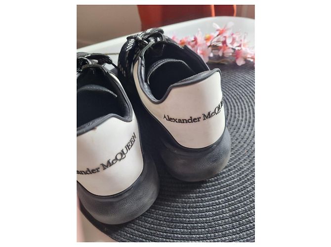 Sneakers in pelle nera Alexander McQueen Nero Bianco - vista 4
