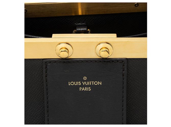 Louis Vuitton Stadtstruktur aus Taiga-Leder mit Oberem Griff Schwarz - Ansicht 10