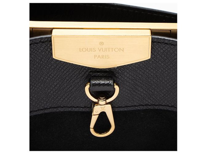 Louis Vuitton Stadtstruktur aus Taiga-Leder mit Oberem Griff Schwarz - Ansicht 9