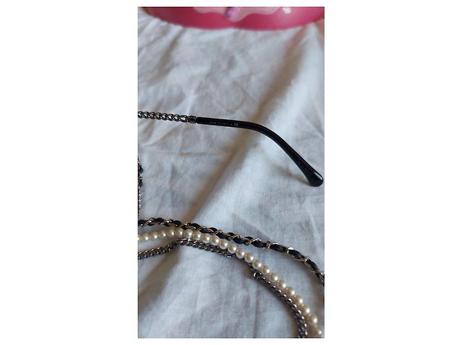 Gafas de sol Chanel con cadena de perlas Negro Metálico - vista 5