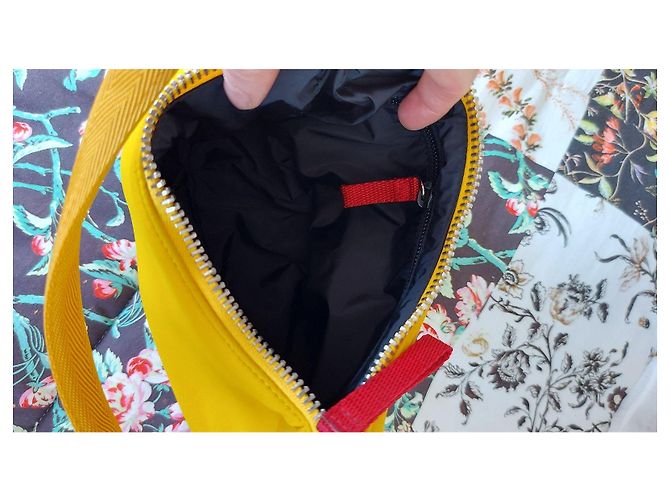 Bolsa de ombro Prada em nylon amarelo - vista 6