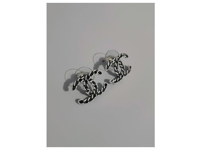Orecchini intrecciati CC di Chanel in argento - vista 10