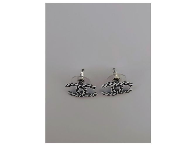 Orecchini intrecciati CC di Chanel in argento - vista 11