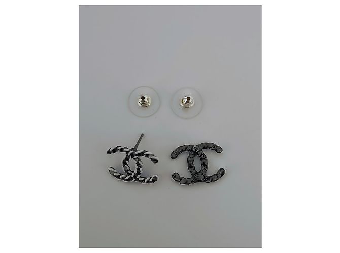 Orecchini intrecciati CC di Chanel in argento - vista 15