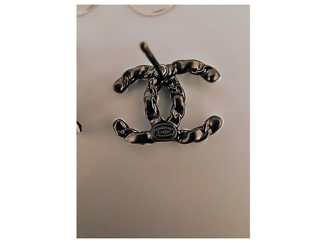 Orecchini intrecciati CC di Chanel in argento - vista 4