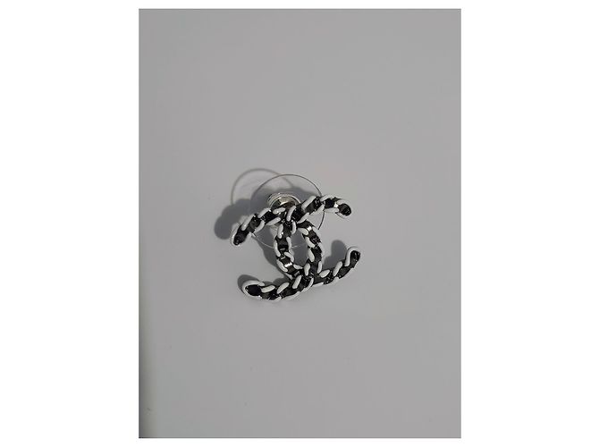 Orecchini intrecciati CC di Chanel in argento - vista 5