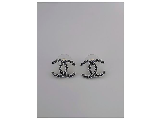 Orecchini intrecciati CC di Chanel in argento - vista 6