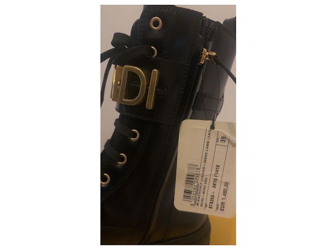 Botas Fendi de cuero negro con hebilla dorada 39 - vista 3