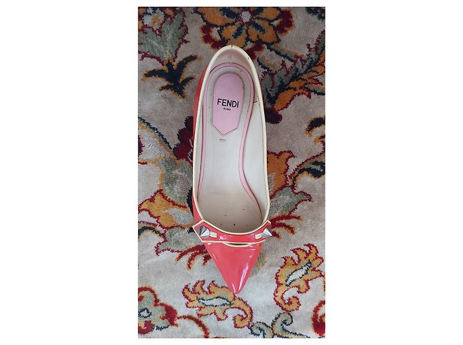 Fendi rote Lacklederschuhe mit Nieten Pink - Ansicht 3