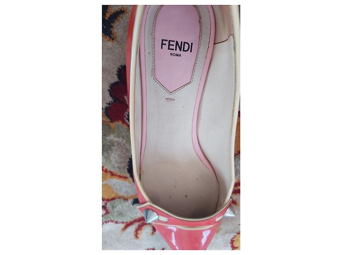 Fendi rote Lacklederschuhe mit Nieten Pink - Ansicht 4