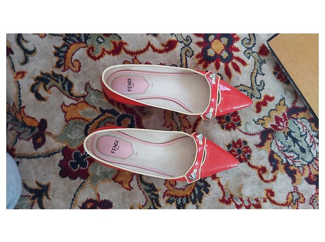Fendi rote Lacklederschuhe mit Nieten Pink - Ansicht 7