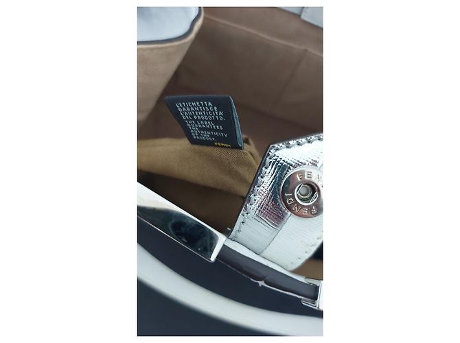 Borsa Fendi in pelle bianca e argento modello 3jours Bianco Metallico - vista 12