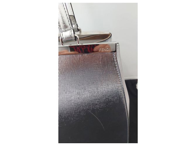 Borsa Fendi in pelle bianca e argento modello 3jours Bianco Metallico - vista 3