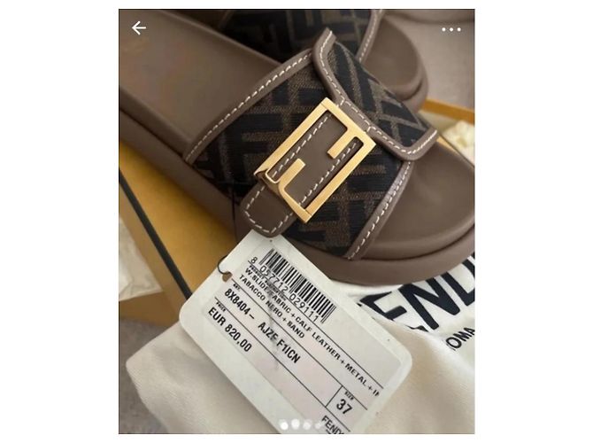 Sandali Fendi in pelle marrone chiaro - vista 2