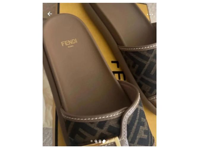 Sandali Fendi in pelle marrone chiaro - vista 3