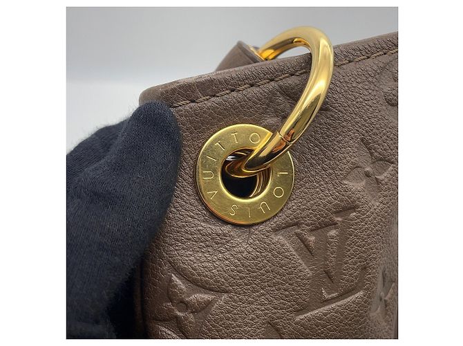 Borsa a Spalla Artsy MM in Monogram Empreinte Louis Vuitton - vista 12