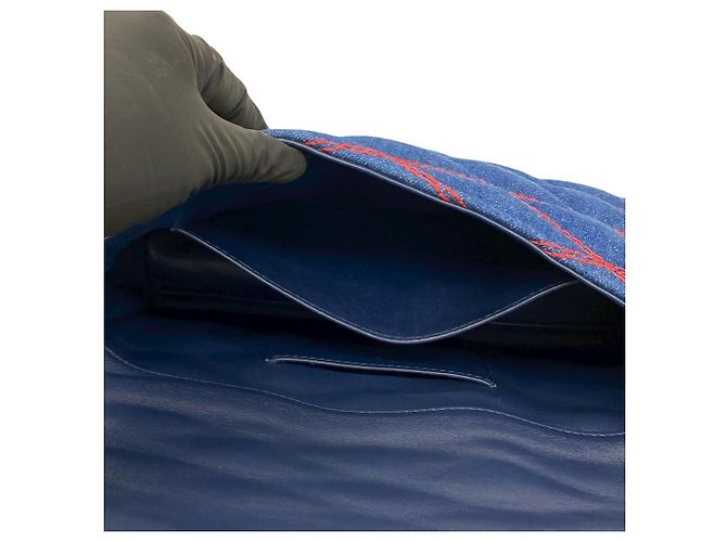 Louis Vuitton Maltage Umhängetasche aus gestepptem Denim mit Drehverschluss Blau - Ansicht 10