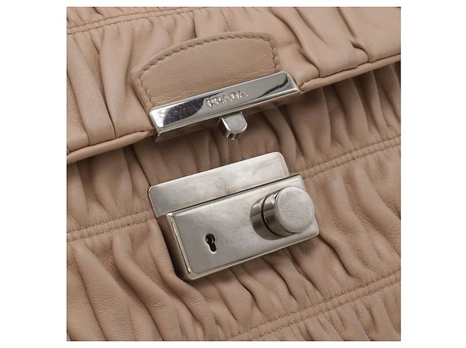 Borsa a Spalla Prada Nappa Gaufre Beige - vista 6