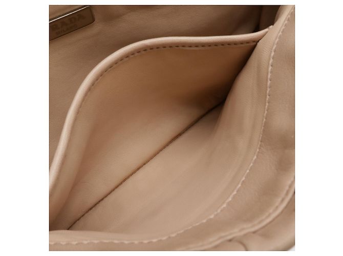 Borsa a Spalla Prada Nappa Gaufre Beige - vista 9