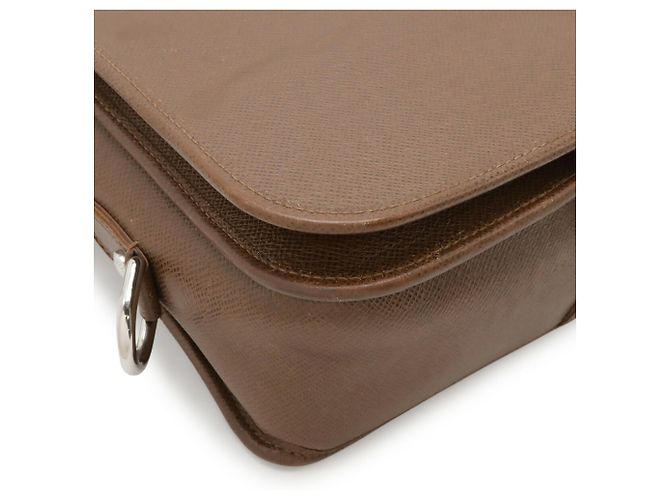 Borsa a Spalla Louis Vuitton Taiga Andrei Marrone - vista 4