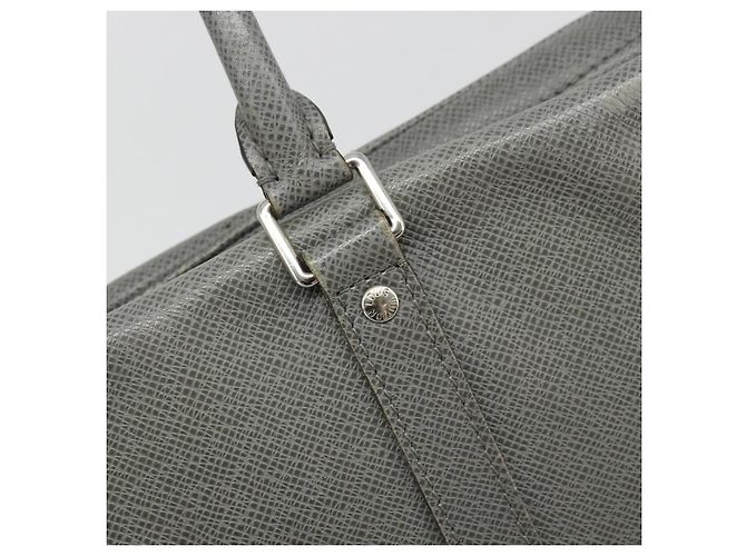 LOUIS VUITTON Borsa Porta Documenti da Viaggio Taiga Gracie M30640 LV Auth ka3587 - vista 17
