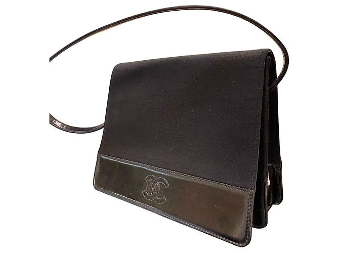 Chanel-Handtasche 1997 aus schwarzem Stoff - Ansicht 2