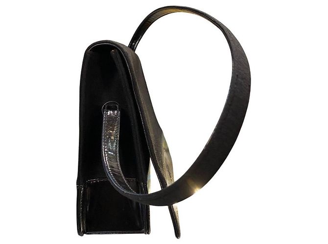 Chanel-Handtasche 1997 aus schwarzem Stoff - Ansicht 3