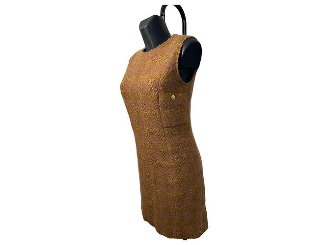 Abito Chanel Tailleur in marrone con Gripoix (FW 1996/1997) - vista 3