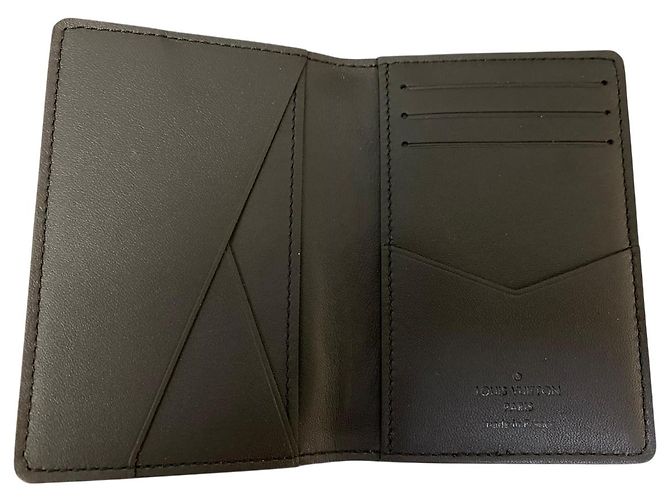 Organizer Portafoglio Organizzatore Monogram in Pelle Taurillon Shadow Nera Louis Vuitton - vista 4
